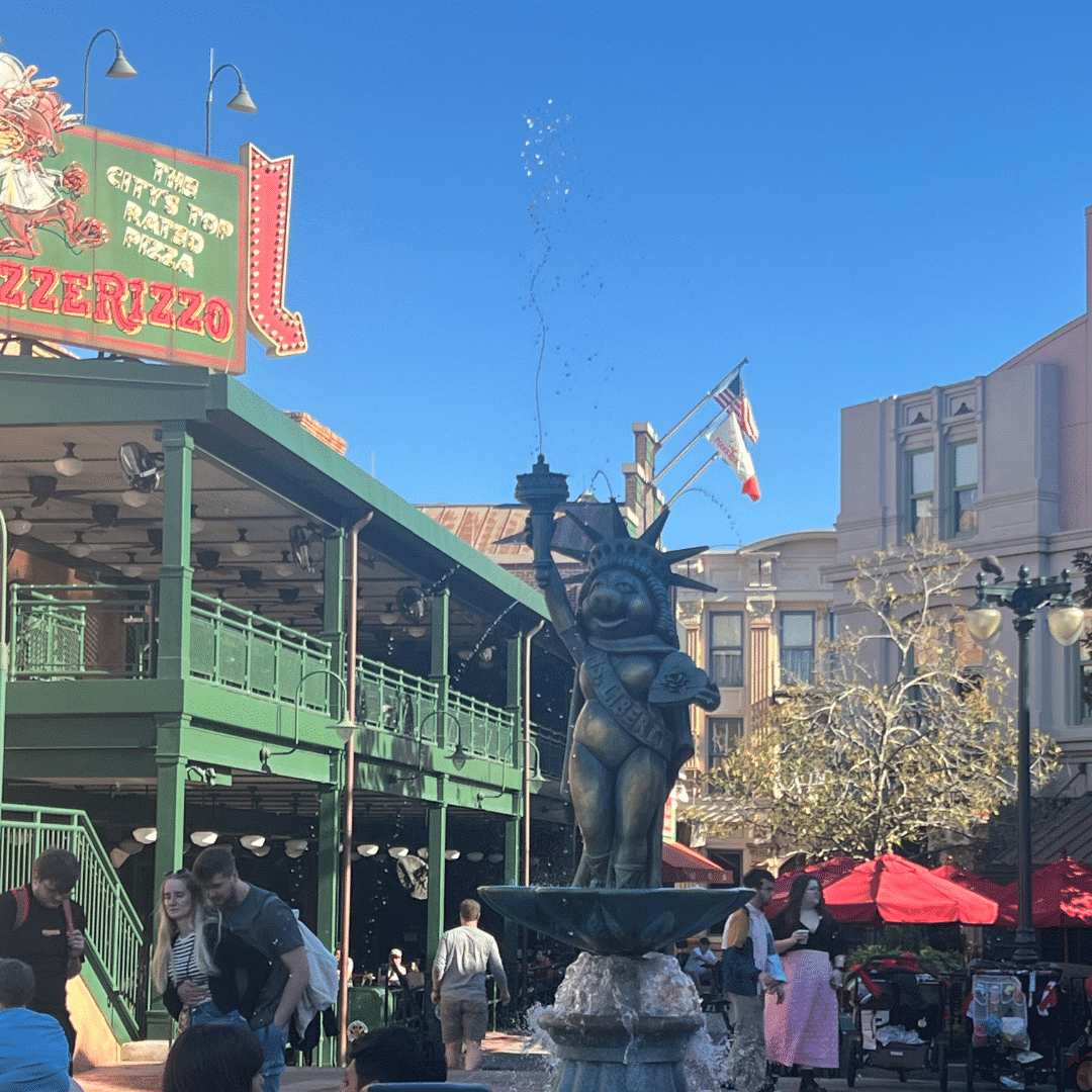 Miss Piggy Fountain outside of PizzeRizzo and Muppet Vision 3D at Disney's Hollywood Studios 